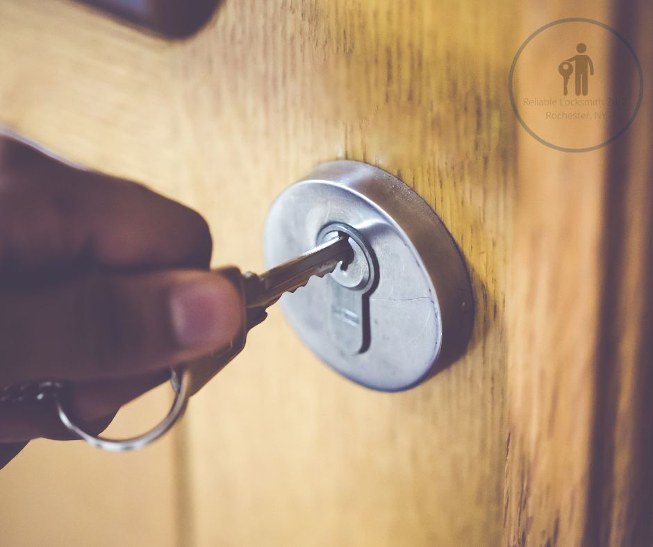 a hand used to unlock house door by keys